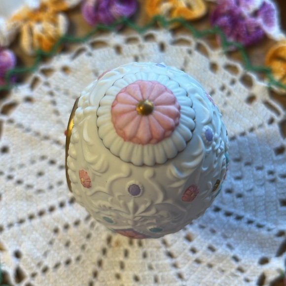 Vintage Retired Lenox 1990 The Lily Blossom Egg with Pedestal Discontinued - Picture 5 of 16